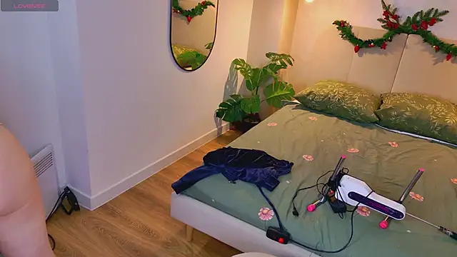 HoneyLace  online show from January 10, 2026, 1:35 pm