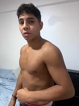 eduin069 online show from September 18, 2025, 9:39 pm