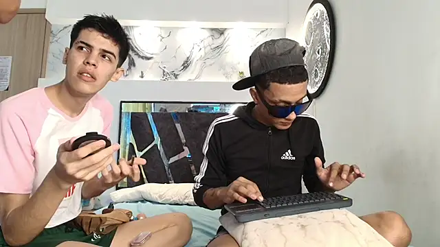 YOUNGS GUYS online show from September 18, 2025, 7:16 pm