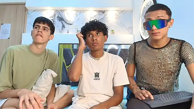 YOUNGS GUYS online show from September 27, 2025, 10:04 pm