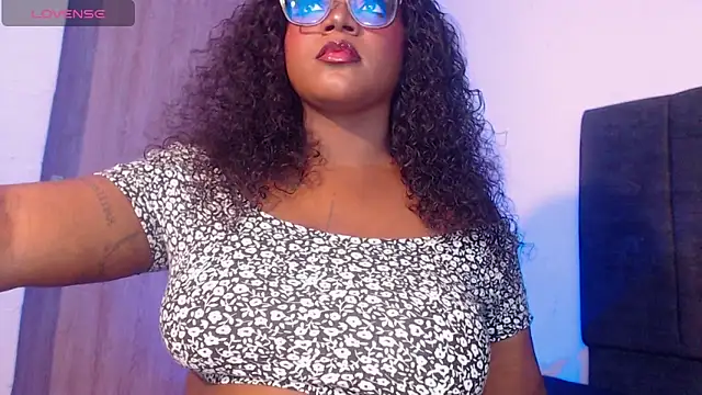 Mimi Gil online show from December 22, 2025, 8:33 am