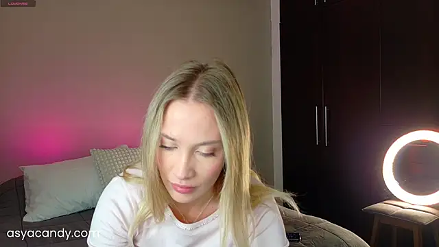 jessikablond007 online show from September 26, 2025, 1:31 am