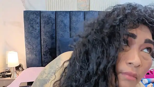 yunkeyc online show from November 23, 2025, 2:33 am