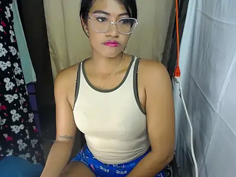 Snapshot of Dulce2415 chatting on July 6, 2026, 2:52 am Dulce2415 online show from July 6, 2026, 2:52 am