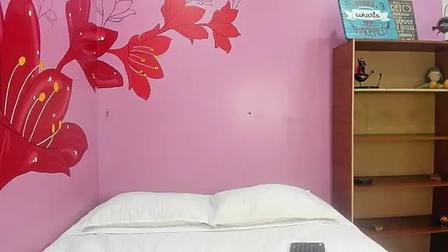ValentinaLuxee online show from October 6, 2025, 8:06 pm