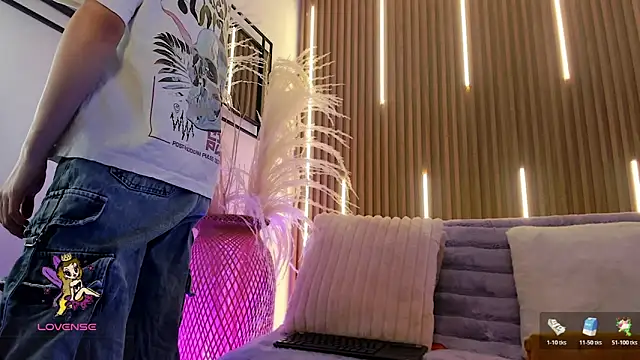 ArianaSantana online show from November 21, 2025, 12:48 pm