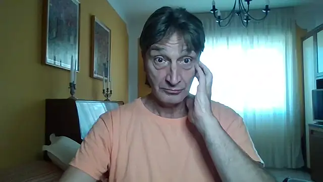 Snapshot of lattediyak chatting on October 7, 2025, 12:57 pm lattediyak online show from October 7, 2025, 12:57 pm
