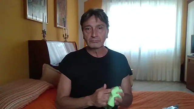 Snapshot of lattediyak chatting on October 9, 2025, 12:36 pm lattediyak online show from October 9, 2025, 12:36 pm