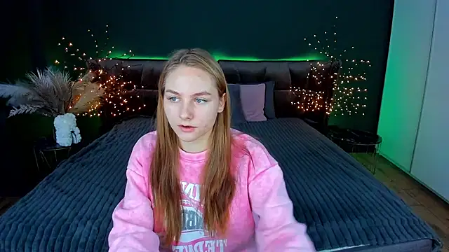 Snapshot of MilaAddams chatting on December 3, 2025, 6:32 am MilaAddams online show from December 3, 2025, 6:32 am