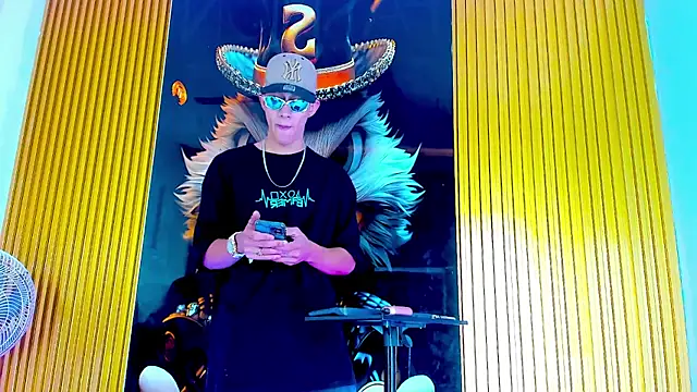 Dante Brown1  online show from October 8, 2025, 9:34 pm