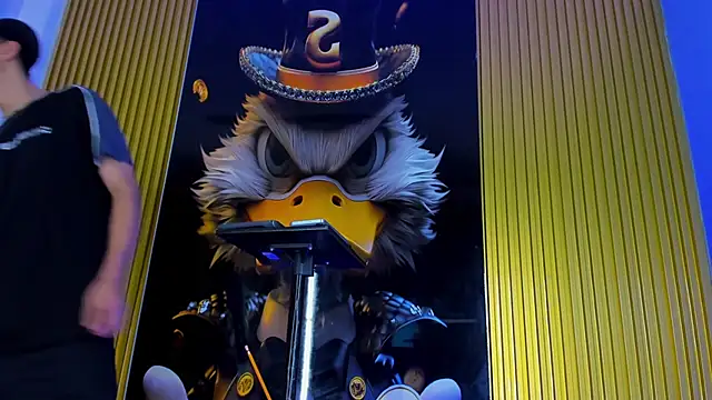 Dante Brown1  online show from November 8, 2025, 9:46 pm