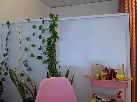 Manuela lara  online show from September 11, 2025, 1:44 pm