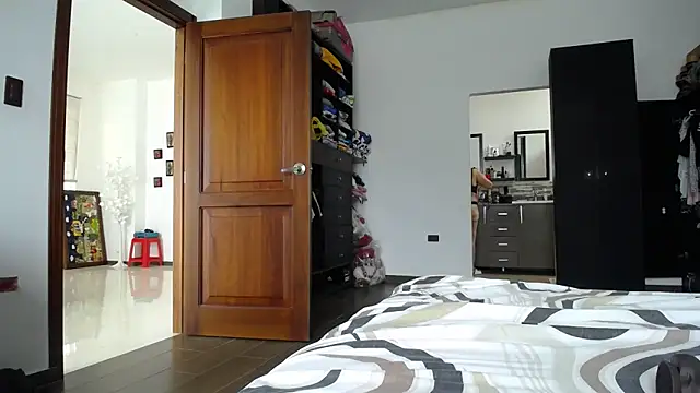 Manuela lara  online show from February 20, 2026, 5:13 pm