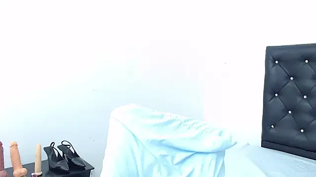 ivorynoir online show from April 18, 2026, 1:04 pm