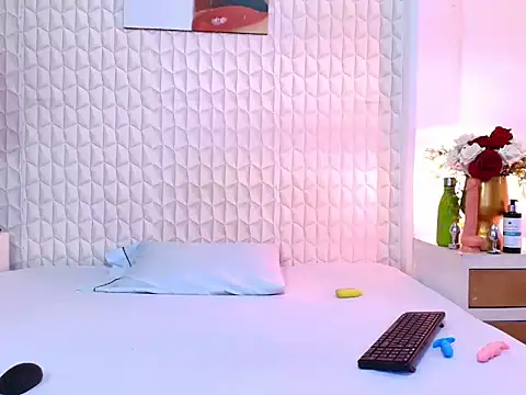 LuigiMarchetti online show from November 5, 2025, 7:58 pm