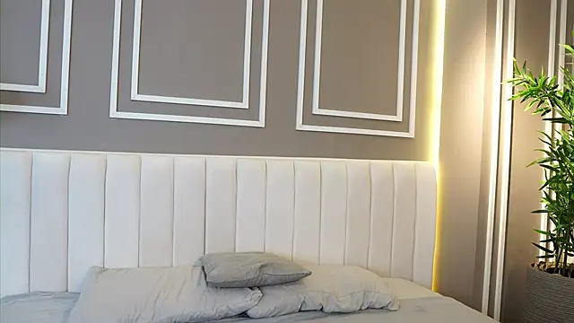 Tayler Kim online show from November 15, 2025, 6:26 pm