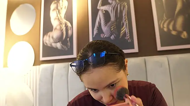 Tayler Kim online show from December 18, 2025, 4:46 pm