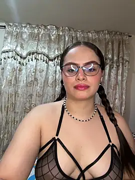 Tayler Kim online show from May 17, 2026, 5:53 pm