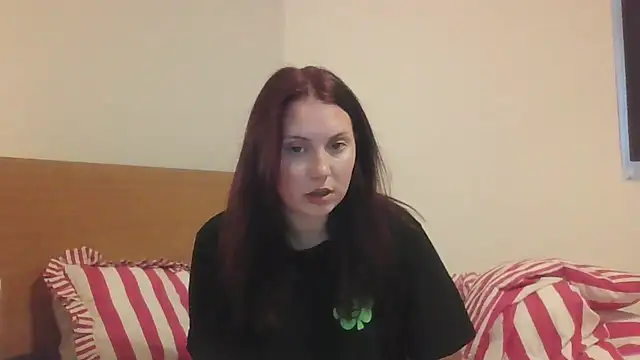 Snapshot of RoseMaee chatting on October 21, 2025, 3:57 pm RoseMaee online show from October 21, 2025, 3:57 pm