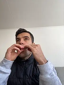 dino2603 online show from November 3, 2025, 12:17 pm