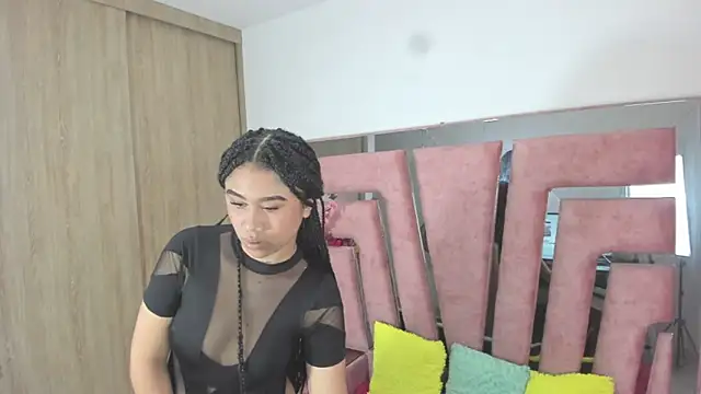 MaraKarly online show from November 29, 2025, 8:23 pm