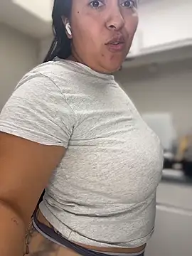 latina curvy22 online show from May 22, 2026, 6:35 pm