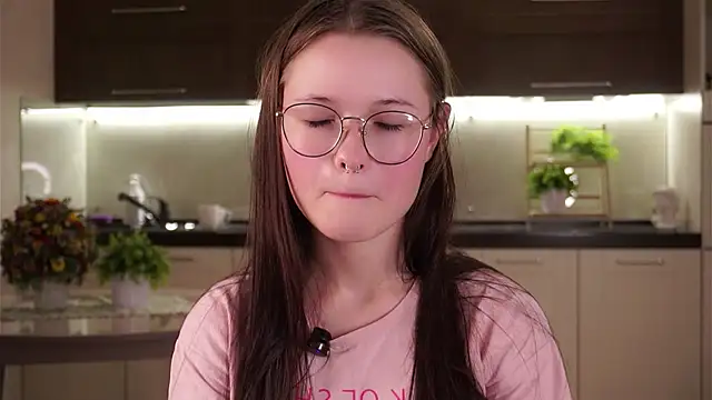 LynHillaire online show from September 10, 2025, 11:10 am