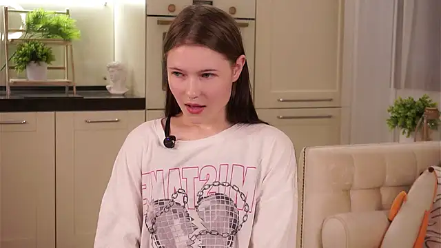 LynHillaire online show from September 15, 2025, 11:10 am