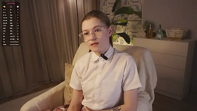 LynHillaire online show from April 2, 2026, 12:14 pm