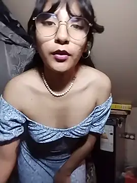 Snapshot of Regina_Shine chatting on August 4, 2026, 2:37 am Regina Shine online show from August 4, 2026, 2:37 am