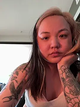 Snapshot of violet_lin chatting on April 16, 2026, 9:39 pm violet lin online show from April 16, 2026, 9:39 pm