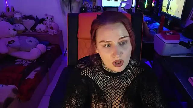 Snapshot of blazed_vixen chatting on May 21, 2026, 11:01 pm blazed vixen online show from May 21, 2026, 11:01 pm