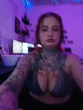 Snapshot of blazed_vixen chatting on June 17, 2026, 11:38 pm blazed vixen online show from June 17, 2026, 11:38 pm