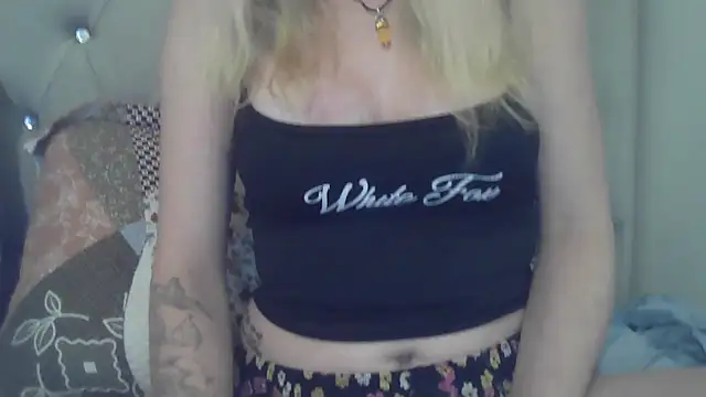flirty babe x online show from May 19, 2026, 7:20 pm