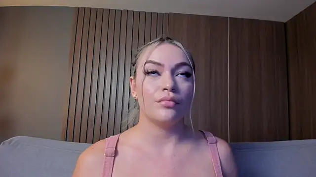 milaowens online show from February 23, 2025, 2:57 pm