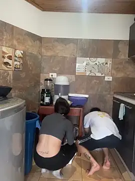 coupledesire18 online show from December 4, 2025, 5:43 pm