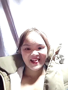 xinhxinhcute online show from December 4, 2025, 12:03 pm