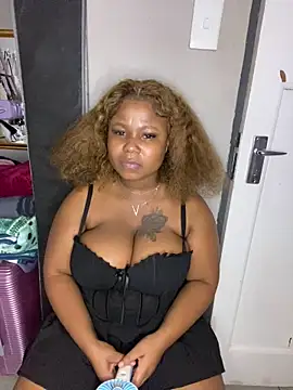 JuicyMellow21 online show from February 11, 2026, 10:26 pm