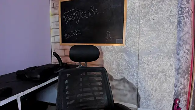 Zairaa Fox online show from November 24, 2025, 7:02 pm