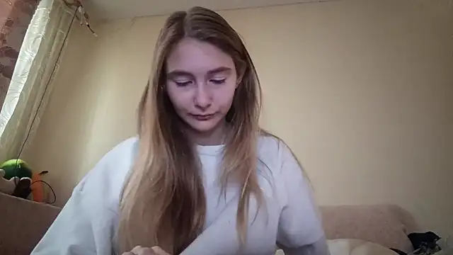 Nymera flare online show from September 18, 2025, 5:53 am