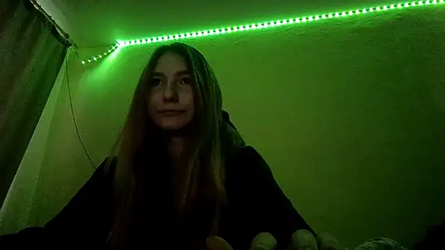 Nymera flare online show from November 19, 2025, 6:35 am