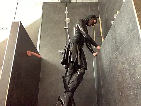 latexluisa online show from February 15, 2026, 1:20 pm