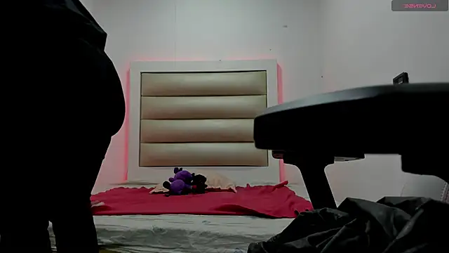 Luna and lindsy online show from November 6, 2025, 12:28 pm