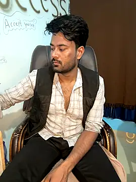 MeekBatgirl online show from November 20, 2025, 1:33 pm