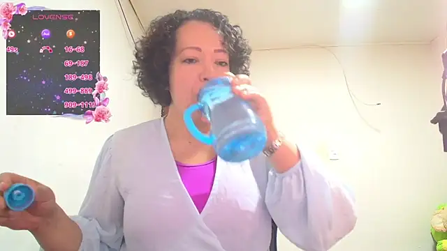 Miss Oriana online show from December 1, 2025, 4:12 pm