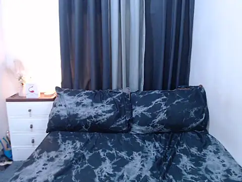 AngelHille online show from September 8, 2025, 3:44 pm