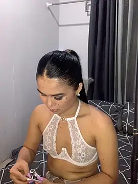 AngelHille online show from November 24, 2025, 3:56 pm