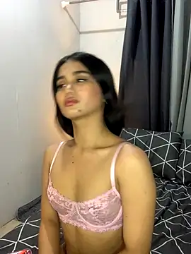 AngelHille online show from November 25, 2025, 5:35 pm