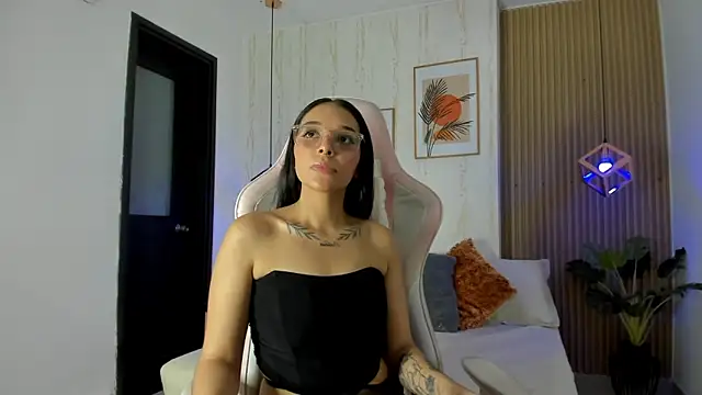 Roseaurora online show from November 29, 2025, 7:39 pm