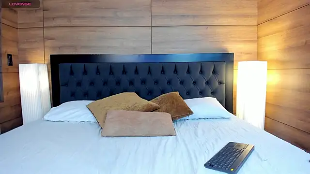 Roseaurora online show from April 1, 2026, 12:28 pm